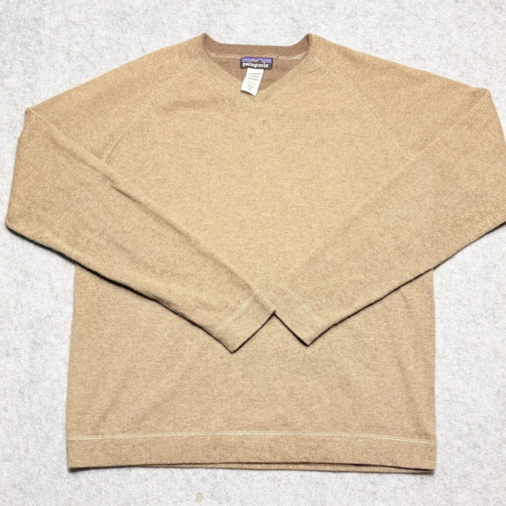 Patagonia 100% Cashmere V-Neck Sweater Men's Size M Tan Beige Raglan Sleeve